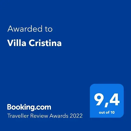 Cristina Villa *